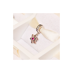 Charm Cristales Flor Pétalos Rosas Centro Rojo
